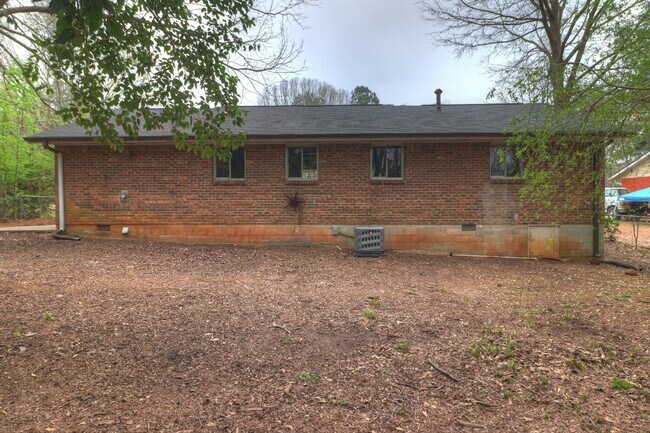 Building Photo - 1