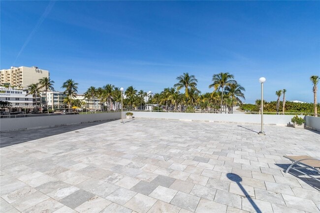 Building Photo - 465 Ocean Dr