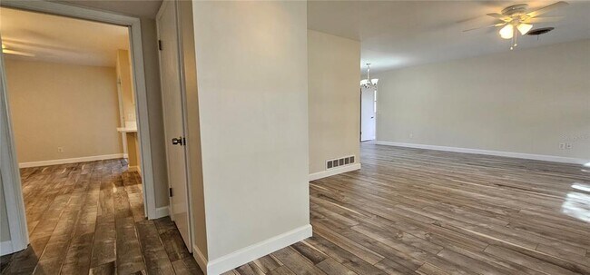 Building Photo - 1329 Fairfield Dr
