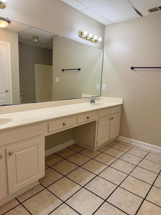 Building Photo - 281 Foxworth Dr