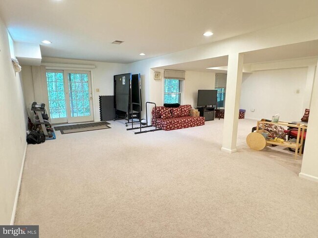Building Photo - 36 Lavender Dr