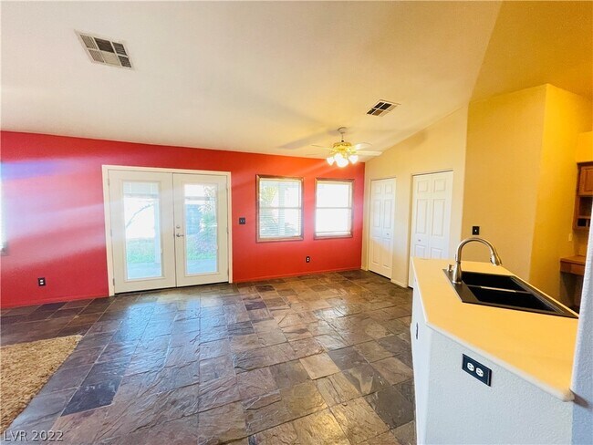 Building Photo - 7894 Lisa Marie Ct