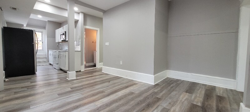 Building Photo - 1127 W Duncannon Ave