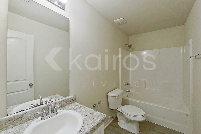 Building Photo - 5047 Sandy Hill Dr