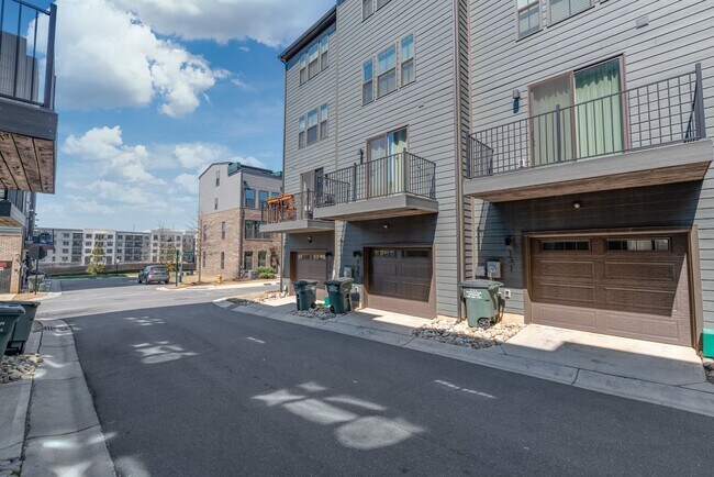 Building Photo - (Coming Soon) 3 Bedroom Townhome minutes from South End!