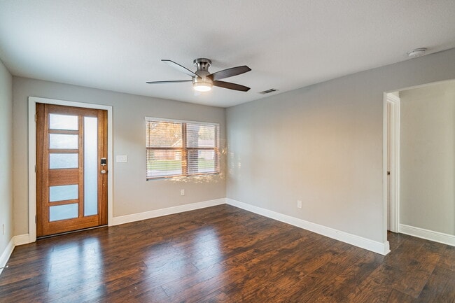 Building Photo - 3208 W Napoleon Ave