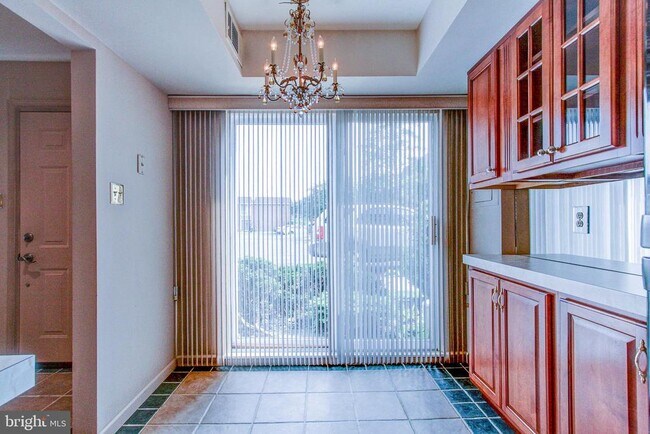 Building Photo - 204 Saratoga Ct