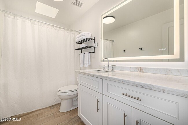 Building Photo - 7345 E Keim Dr
