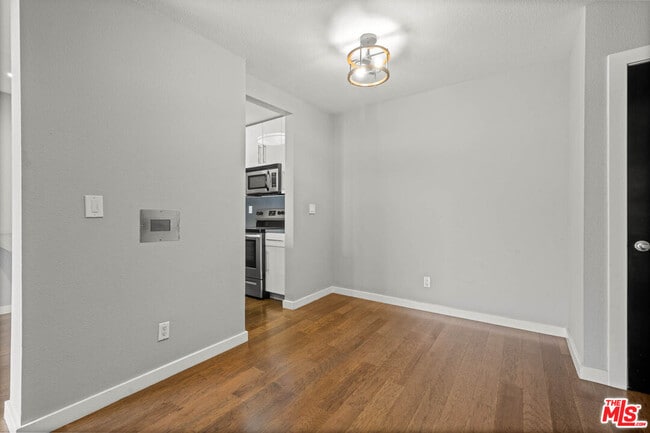 Building Photo - 141 S Clark Dr