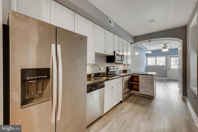 Primary Photo - 111 E Randall St