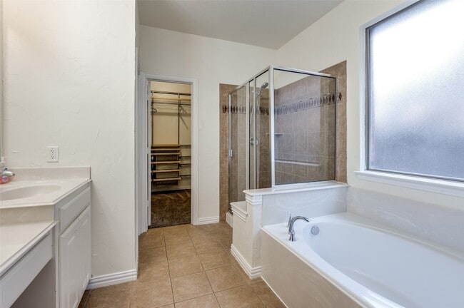 Building Photo - 7909 Creek View Dr