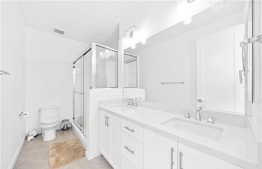 Building Photo - 856 Francesca Dr