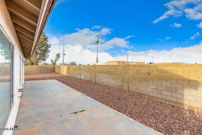 Building Photo - 6585 N 77th Dr