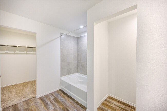 Building Photo - 5618 Redstone Gardens Dr