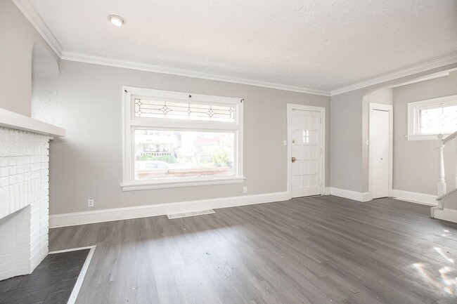 Primary Photo - 3 BED 1 BATH BEAUTIFUL SINGLE HOME!