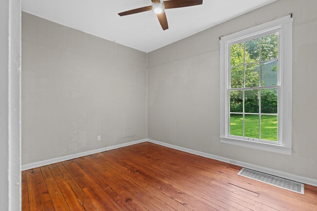 Building Photo - 707 Woodland Ave