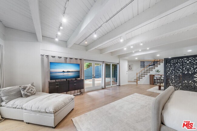 Building Photo - 9305 Beverlycrest Dr