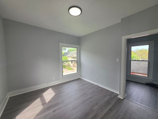 Building Photo - Kent 1 Bedroom 1 Bath (Upstairs Apartment)