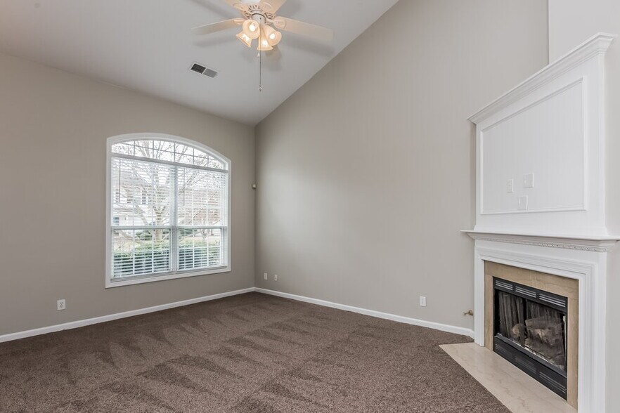 Building Photo - 710 Weatherstone Trce
