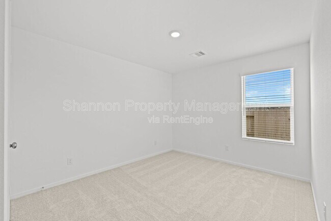 Building Photo - 214 Forest W St