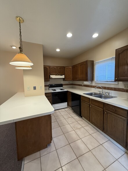 Kitchen - 56 Beech St