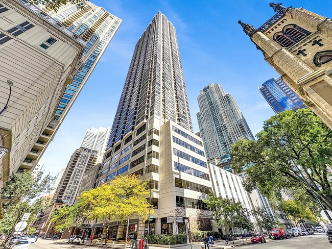 Primary Photo - 30 E Huron St