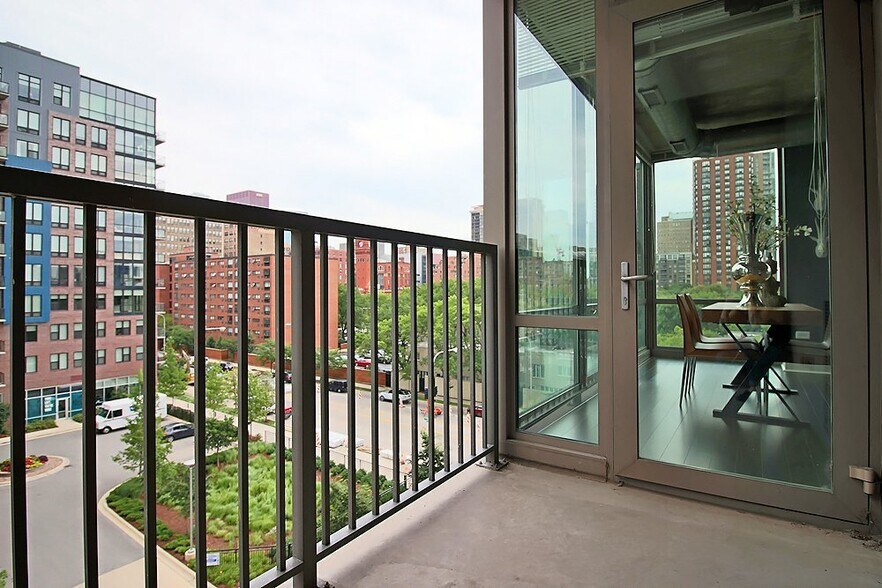 Building Photo - 908 S Clark St