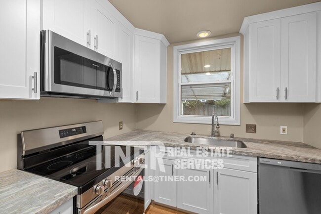 Building Photo - Tahoe Park Charmer with remodeled kitchen