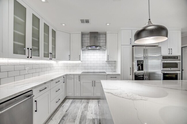 Building Photo - 6929 E Mariposa Dr