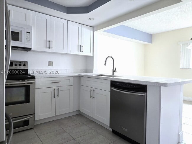 Building Photo - 900 SW 104th Ct