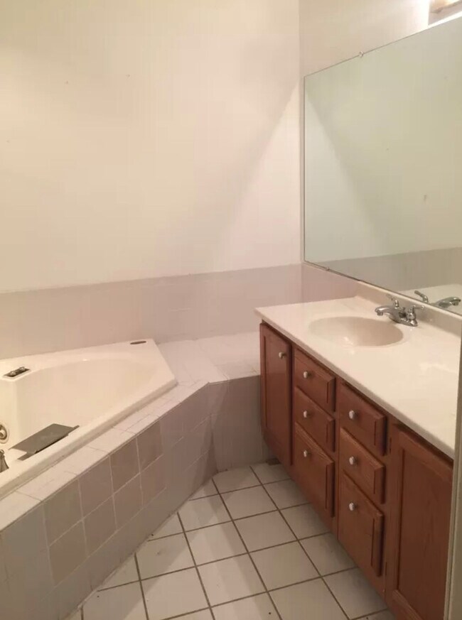 Building Photo - 300 W Jefferson St