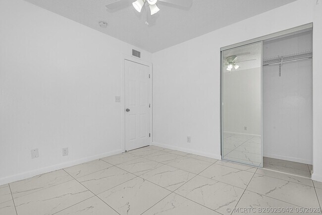 Building Photo - 8706 W Sample Rd