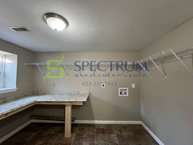 Building Photo - 3 Bedroom 2.5 Bath Single Family Home