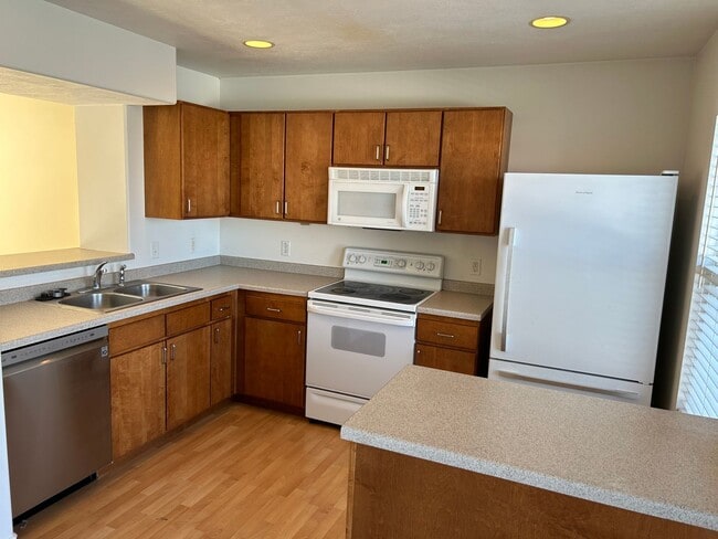 Building Photo - Great 2 Bed 2.5 Bath Draper Bench Condo