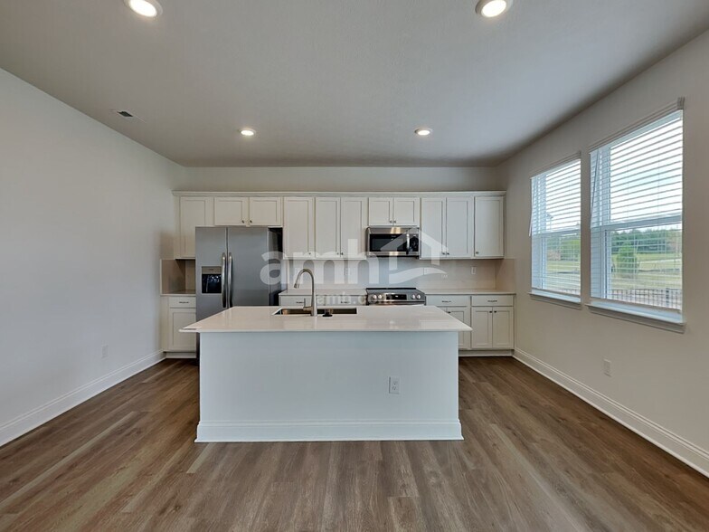 Building Photo - 318 Pine Hill Court