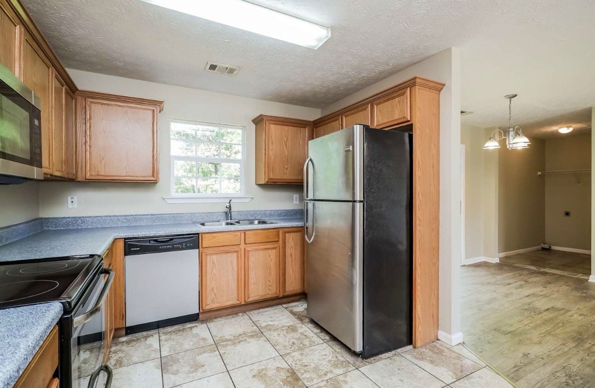 Building Photo - 65 Kenzi Way SW