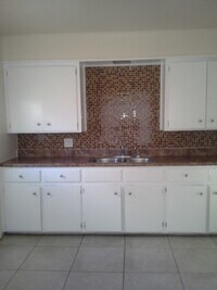 Building Photo - Newly Remodeled Triplex with Garage Parking!