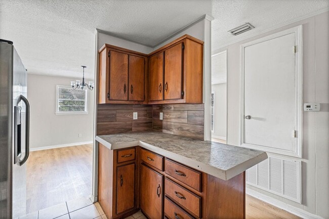 Building Photo - JUST LISTED!