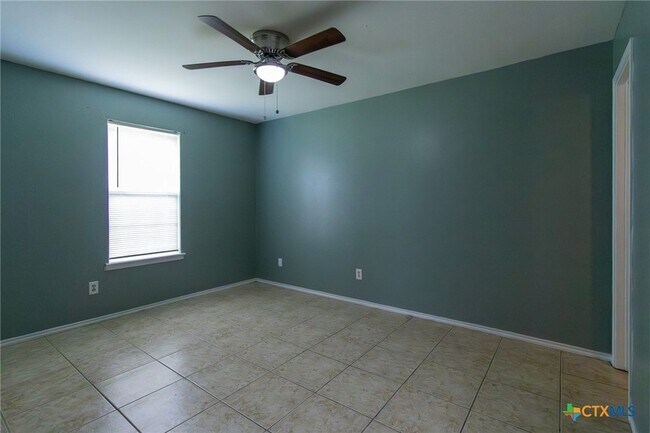 Building Photo - 1601 Benttree Dr