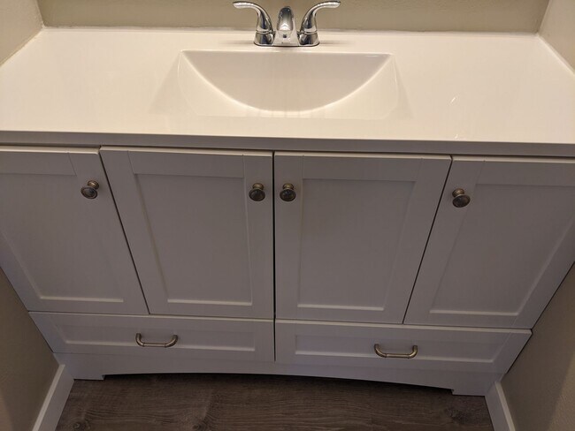 Building Photo - Mountain View 2 Bed 2 Bath 2 Balconies Top Floor Condo-Tons of Amenities