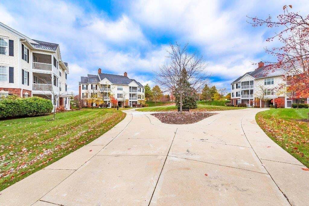 Walkable Path - 854 W Summerfield Glen Cir
