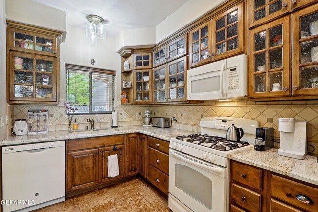 Building Photo - 5936 Anapaula Dr