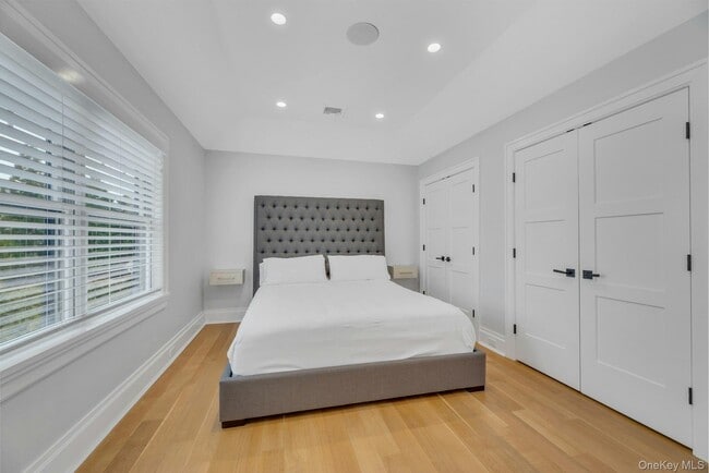 Building Photo - 165 Marine Pl