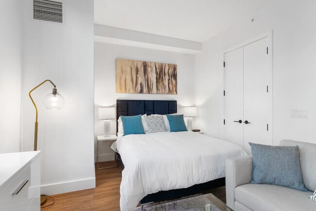 Building Photo - 2266 Cropsey Ave