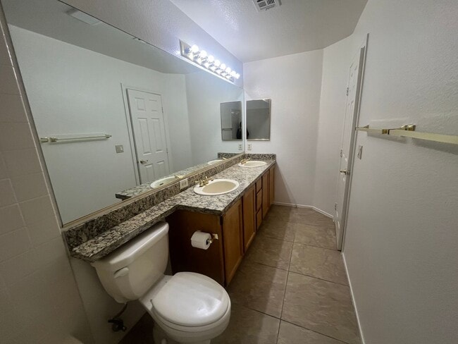 Building Photo - Desert Shores Beauty is like living in your own personal suite!