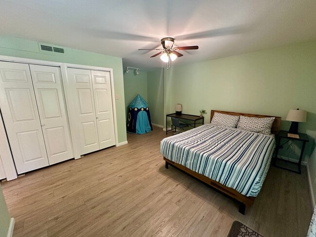 Building Photo - Stunning 4 Bedroom 3 Bathroom House with a...