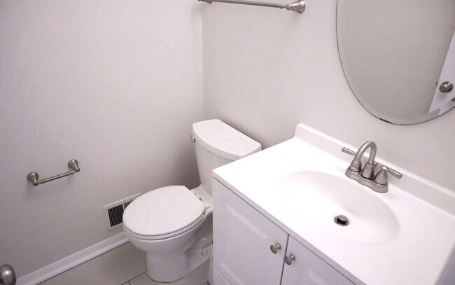 Building Photo - Fabulous Updated 4 Bedroom, 2.5 Bathroom H...