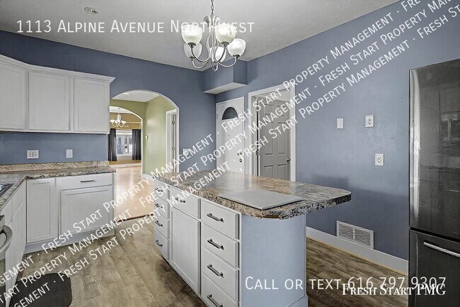 Building Photo - 1113 Alpine Ave NW