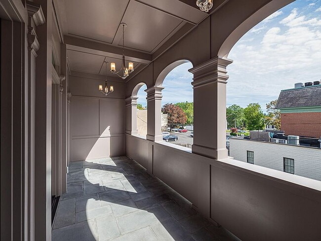 Building Photo - "Charming 2-Bed, 2-Bath Retreat in Prime Downtown Greenwich Location!"