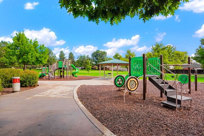 Building Photo - 2-Bed Townhome with Patio - Community Pool